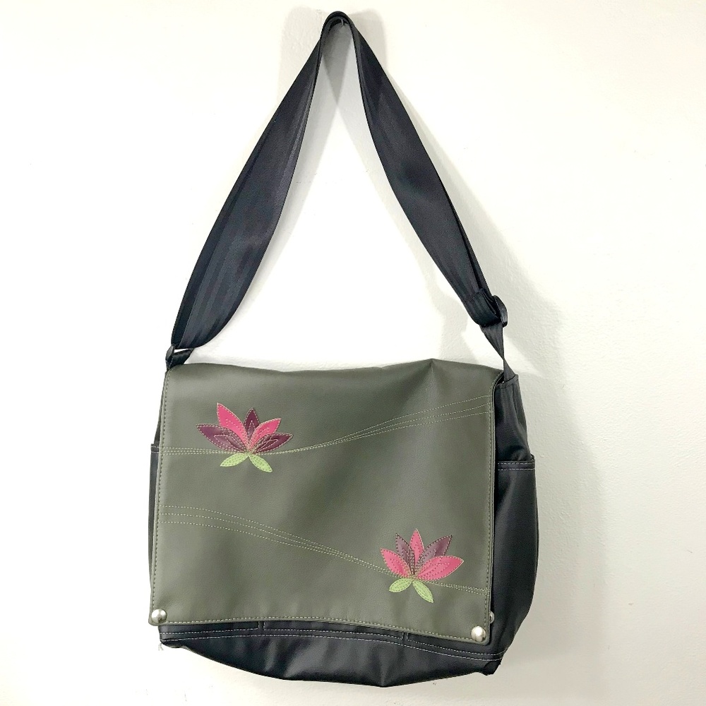 New Queen Bee Messenger Bag
